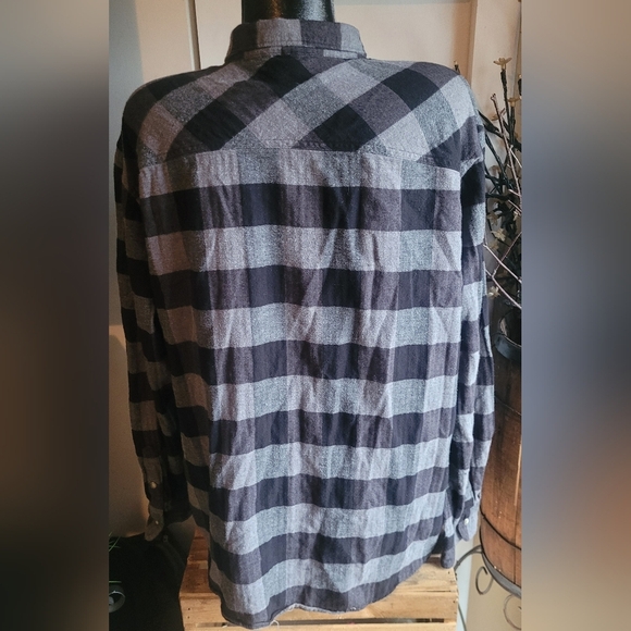 Mountain Ridge Black and Grey Plaid Check Button Up Shirt XL - Picture 3 of 4